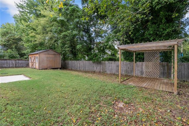 5 Compton CT, Hampton, VA 23666