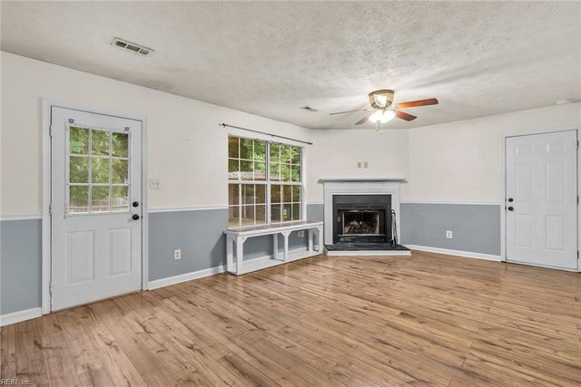 5 Compton CT, Hampton, VA 23666