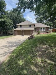 7823 Woodson Road, Raytown, MO 64138