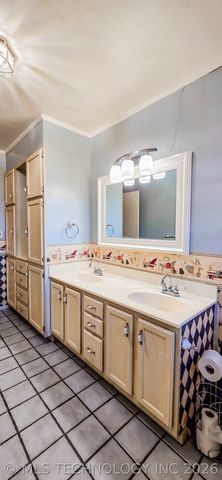 509 Sunset Strip Avenue, Eufaula, OK 74432