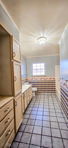509 Sunset Strip Avenue, Eufaula, OK 74432