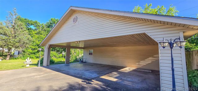 509 Sunset Strip Avenue, Eufaula, OK 74432