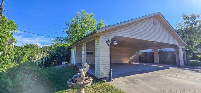 509 Sunset Strip Avenue, Eufaula, OK 74432