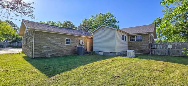 509 Sunset Strip Avenue, Eufaula, OK 74432