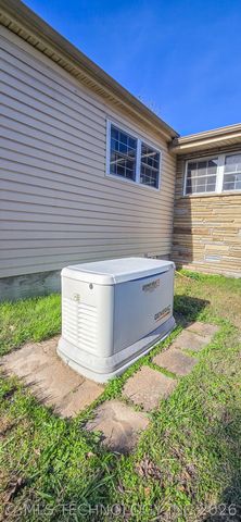 509 Sunset Strip Avenue, Eufaula, OK 74432