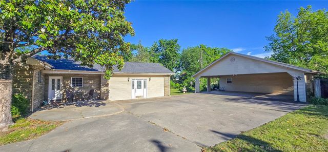 509 Sunset Strip Avenue, Eufaula, OK 74432