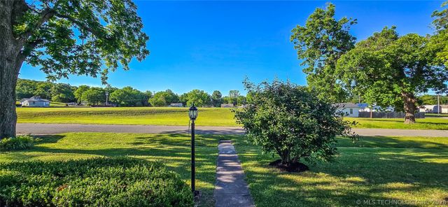509 Sunset Strip Avenue, Eufaula, OK 74432