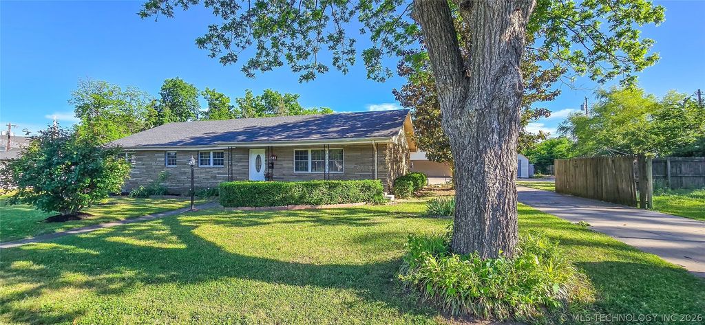 509 Sunset Strip Avenue, Eufaula, OK 74432