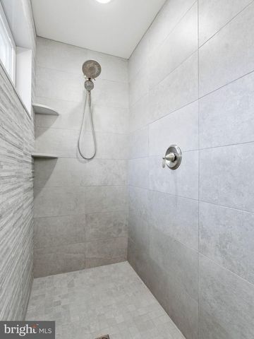 419 E LOUISVILLE AVE, Wildwood, NJ 08260