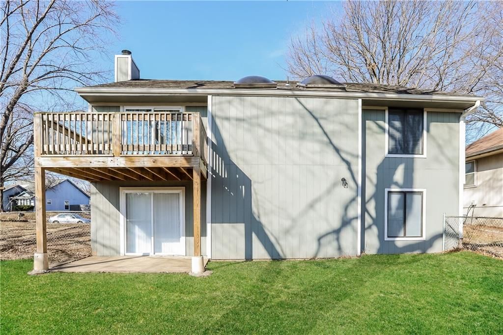 1813 Gatewood Drive, Lee's Summit, MO 64086