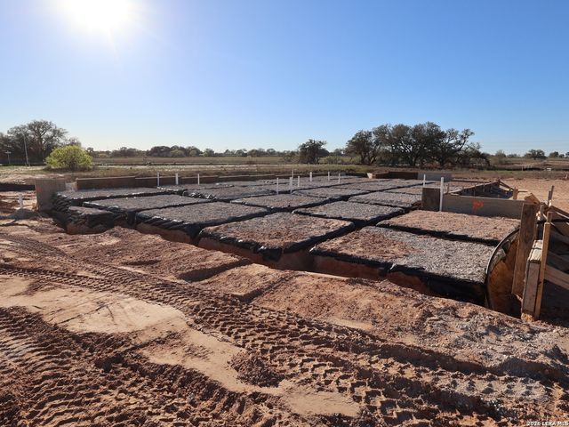 17423 Elder Walnut Drive, Elmendorf, TX 78112