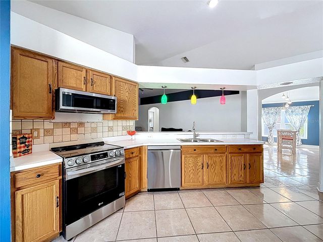 915 CRISTELLE JEAN DRIVE, Ruskin, FL 33570