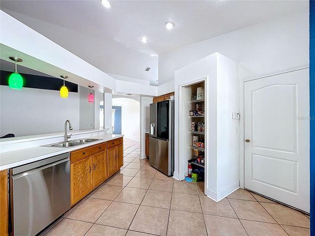 915 CRISTELLE JEAN DRIVE, Ruskin, FL 33570