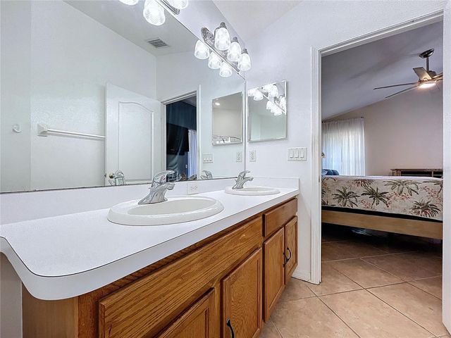 915 CRISTELLE JEAN DRIVE, Ruskin, FL 33570