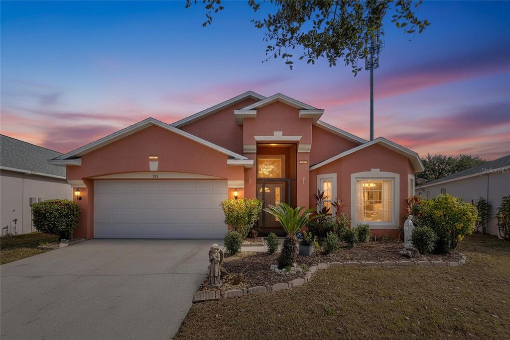 Image 1 of property listing at 915 CRISTELLE JEAN DRIVE, Ruskin, FL 33570