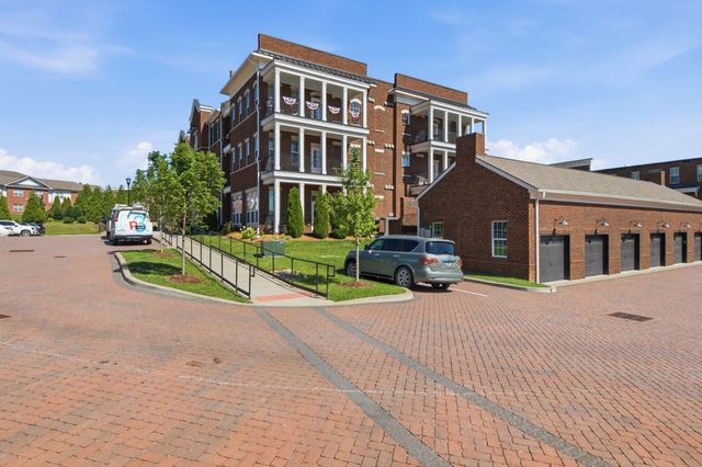 2089 Branford Pl Unit 204, Thompsons Station, TN 37179