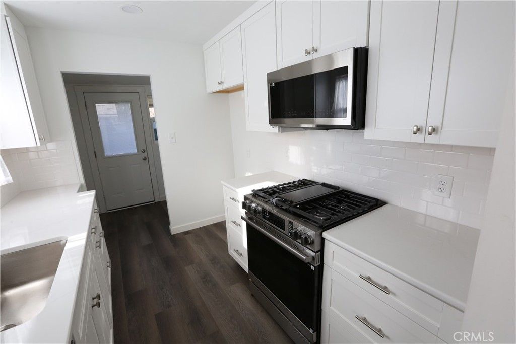 Image 10 of property listing at 436 W Elk Avenue, Glendale, CA 91204