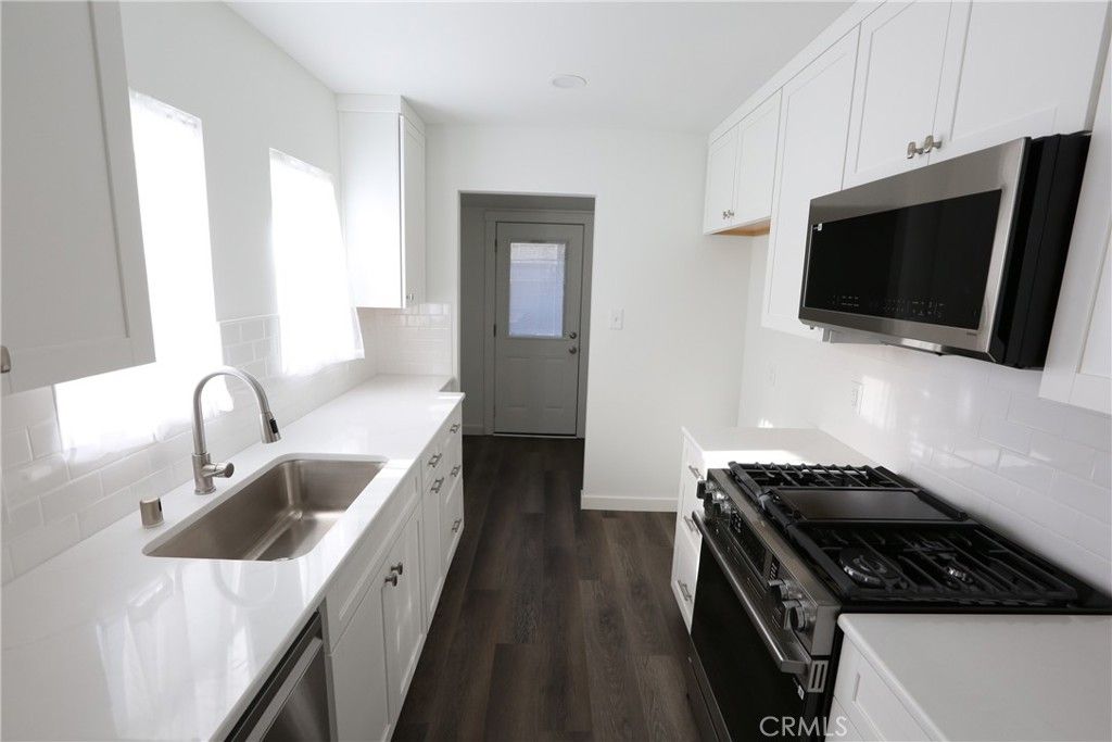 Image 11 of property listing at 436 W Elk Avenue, Glendale, CA 91204
