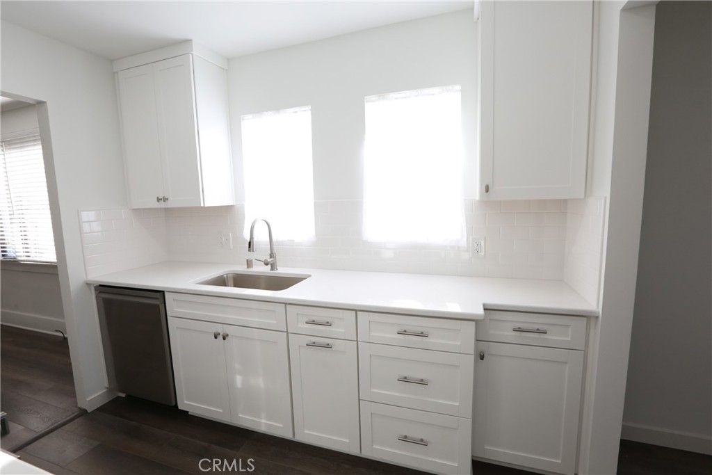 Image 12 of property listing at 436 W Elk Avenue, Glendale, CA 91204