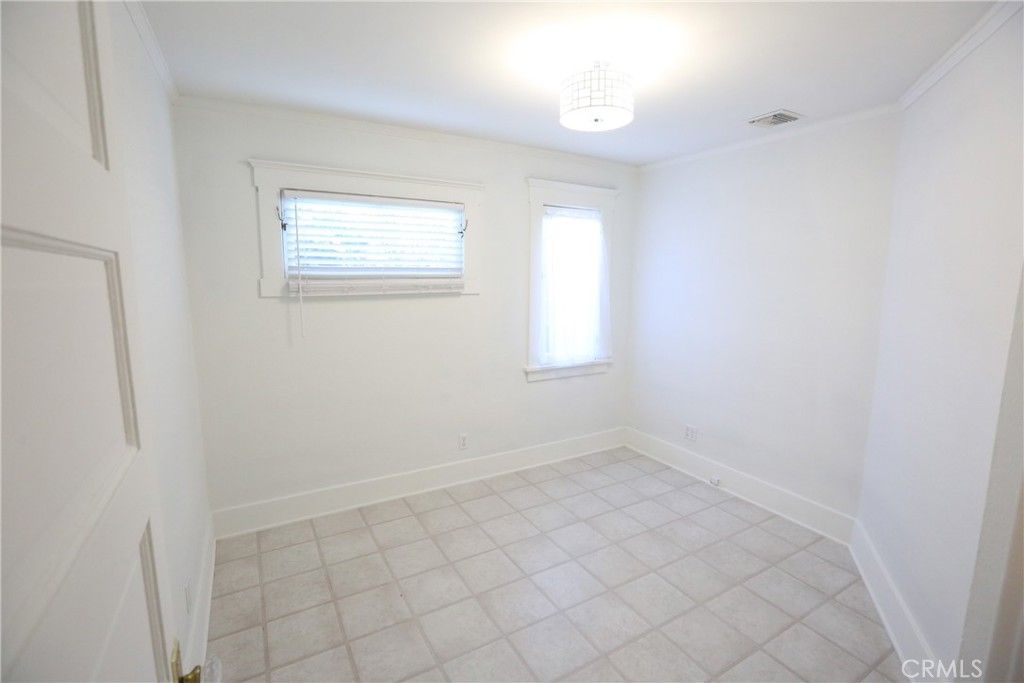 Image 16 of property listing at 436 W Elk Avenue, Glendale, CA 91204