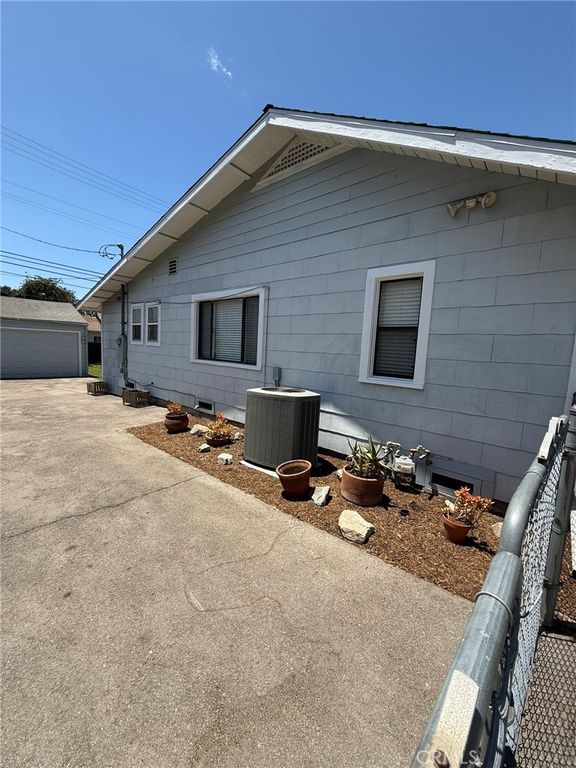 Image 4 of property listing at 436 W Elk Avenue, Glendale, CA 91204