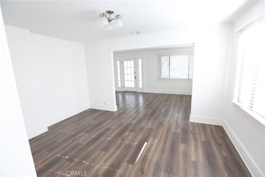 Image 7 of property listing at 436 W Elk Avenue, Glendale, CA 91204