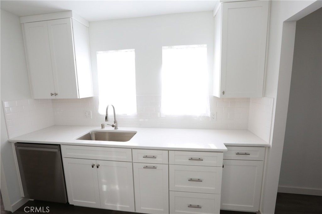 Image 8 of property listing at 436 W Elk Avenue, Glendale, CA 91204