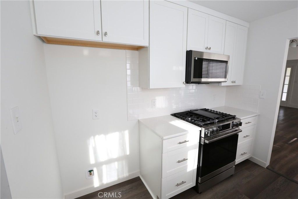 Image 9 of property listing at 436 W Elk Avenue, Glendale, CA 91204