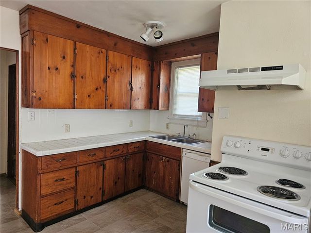 1 Hickerson Place, Alton, IL 62002