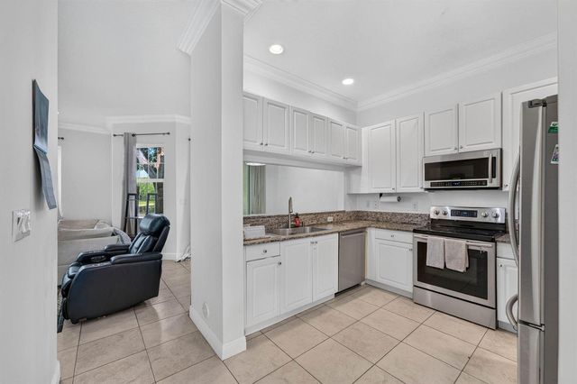 3355 Lakeside Drive, Davie, FL 33328