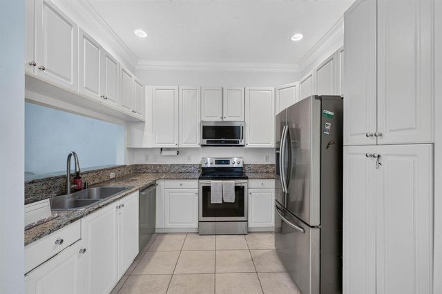 3355 Lakeside Drive, Davie, FL 33328