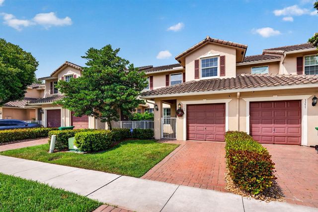 3355 Lakeside Drive, Davie, FL 33328