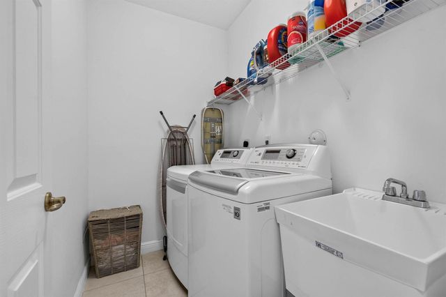 3355 Lakeside Drive, Davie, FL 33328