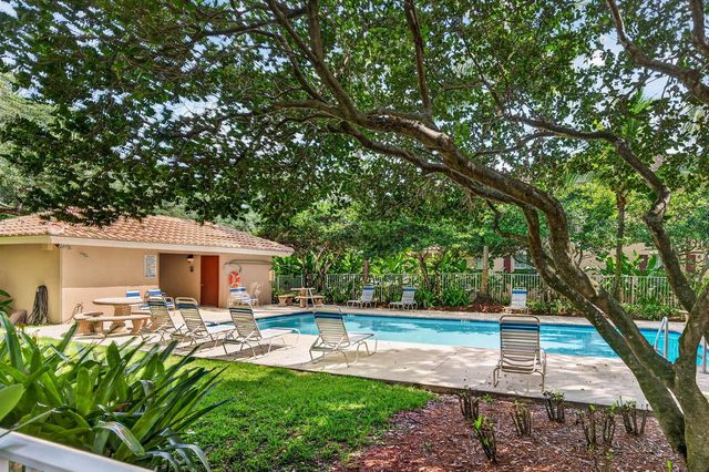 3355 Lakeside Drive, Davie, FL 33328