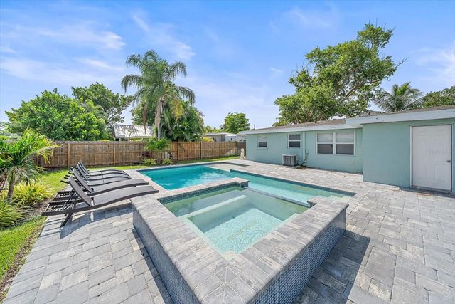 2135 LEE LANE, Sarasota, FL 34231