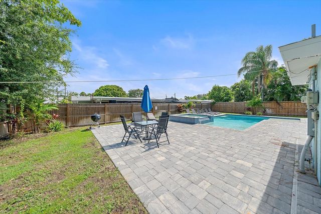 2135 LEE LANE, Sarasota, FL 34231
