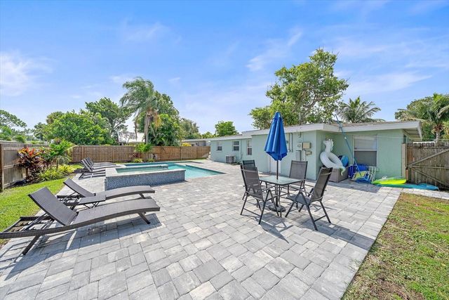 2135 LEE LANE, Sarasota, FL 34231