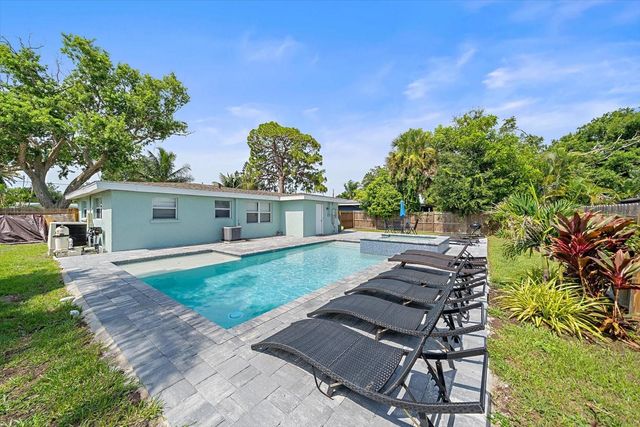 2135 LEE LANE, Sarasota, FL 34231