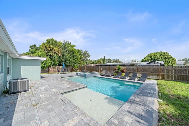 2135 LEE LANE, Sarasota, FL 34231