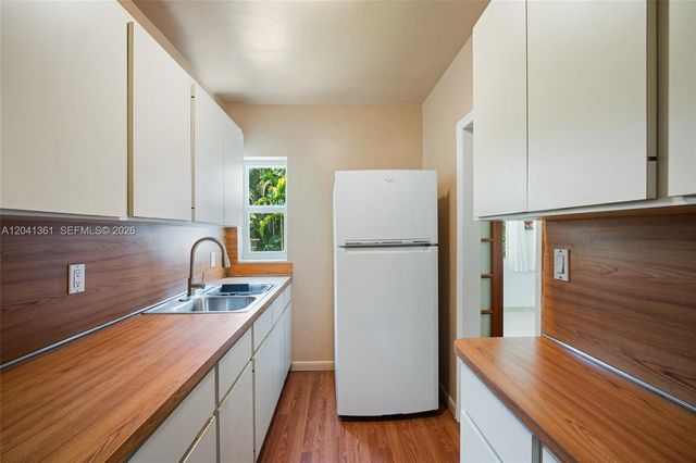 2750 NW 4th St, Miami, FL 33125