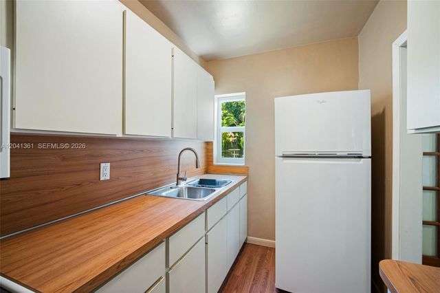 2750 NW 4th St, Miami, FL 33125
