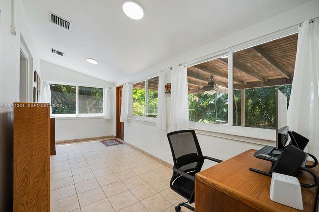 2750 NW 4th St, Miami, FL 33125