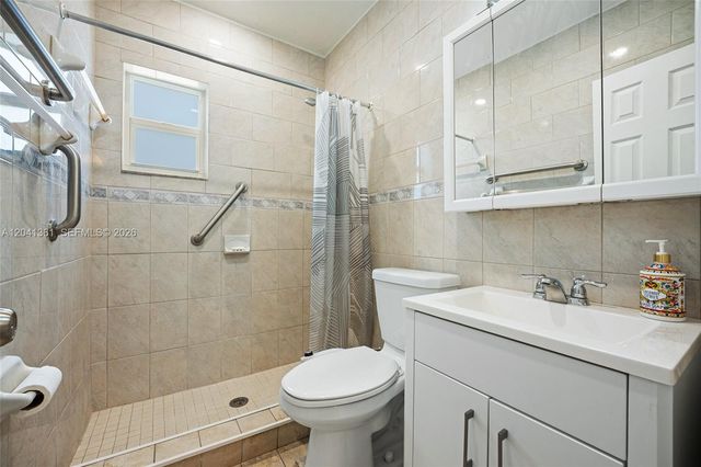 2750 NW 4th St, Miami, FL 33125