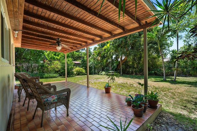 2750 NW 4th St, Miami, FL 33125