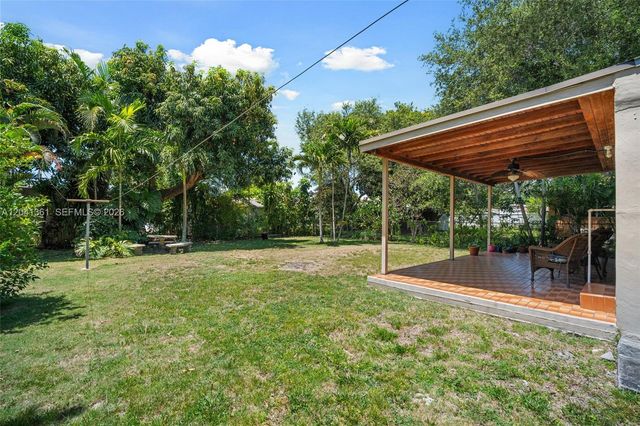 2750 NW 4th St, Miami, FL 33125