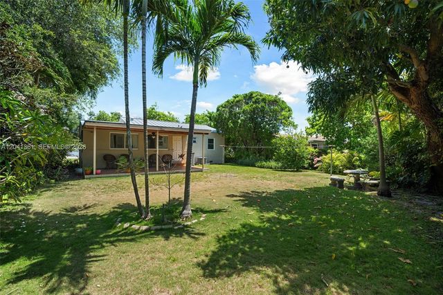 2750 NW 4th St, Miami, FL 33125