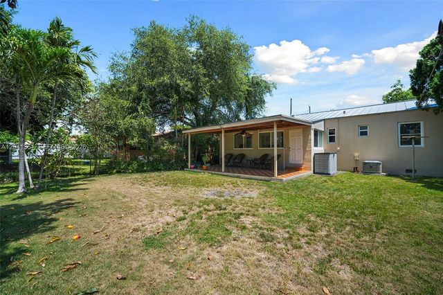 2750 NW 4th St, Miami, FL 33125