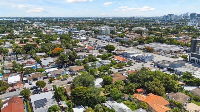 2750 NW 4th St, Miami, FL 33125