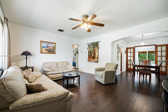 2750 NW 4th St, Miami, FL 33125