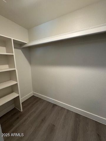 2250 W GLENDALE Avenue S, Phoenix, AZ 85021